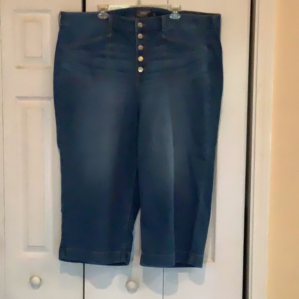 Torrid High-Rise Button-Fly Dark Blue Denim Capris size 26